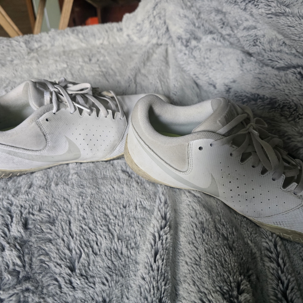 Nike Woman's Cheer Shoes